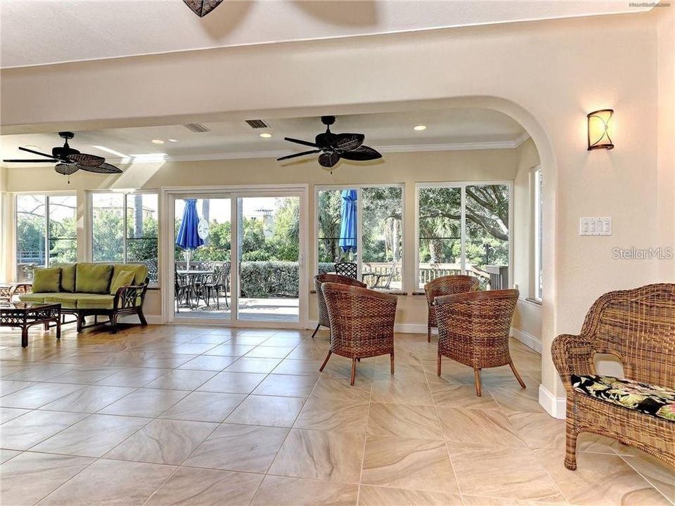 For Sale: $665,000 (2 beds, 2 baths, 1338 Square Feet)