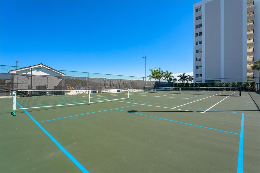 For Sale: $665,000 (2 beds, 2 baths, 1338 Square Feet)