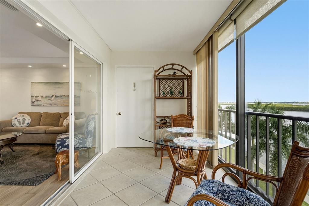 For Sale: $665,000 (2 beds, 2 baths, 1338 Square Feet)