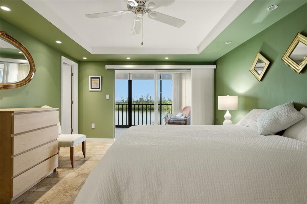 For Sale: $665,000 (2 beds, 2 baths, 1338 Square Feet)