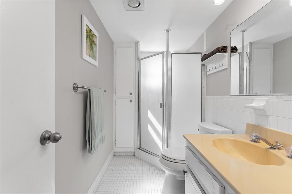 For Sale: $224,900 (2 beds, 2 baths, 1075 Square Feet)