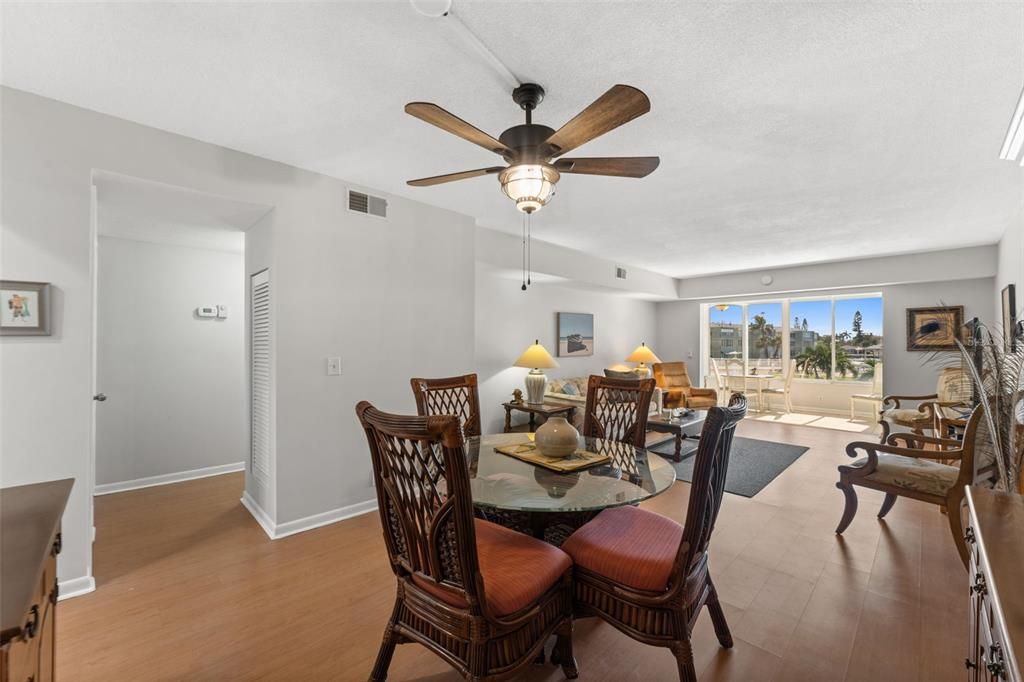 For Sale: $224,900 (2 beds, 2 baths, 1075 Square Feet)
