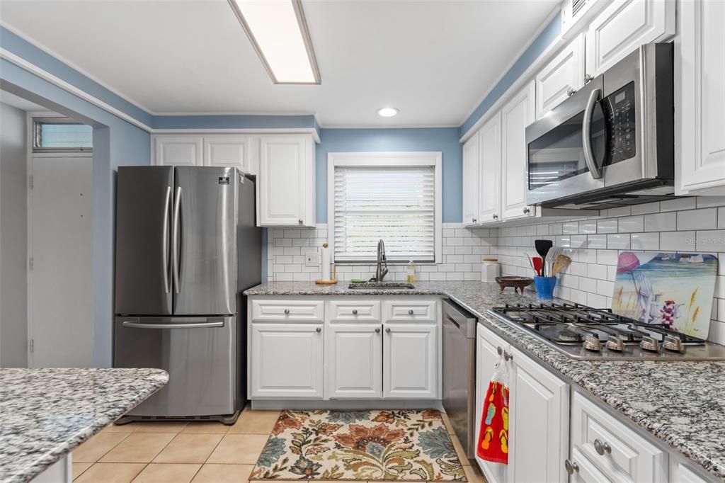 For Sale: $224,900 (2 beds, 2 baths, 1075 Square Feet)