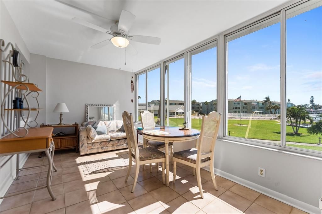 For Sale: $224,900 (2 beds, 2 baths, 1075 Square Feet)