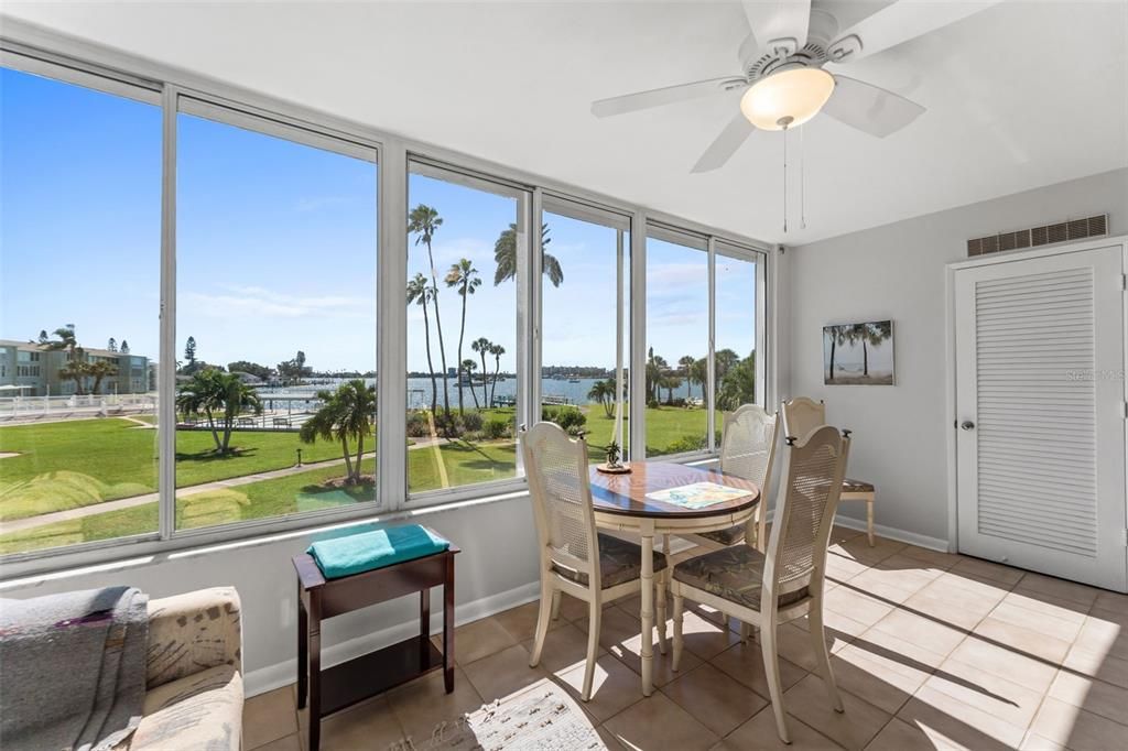 For Sale: $224,900 (2 beds, 2 baths, 1075 Square Feet)