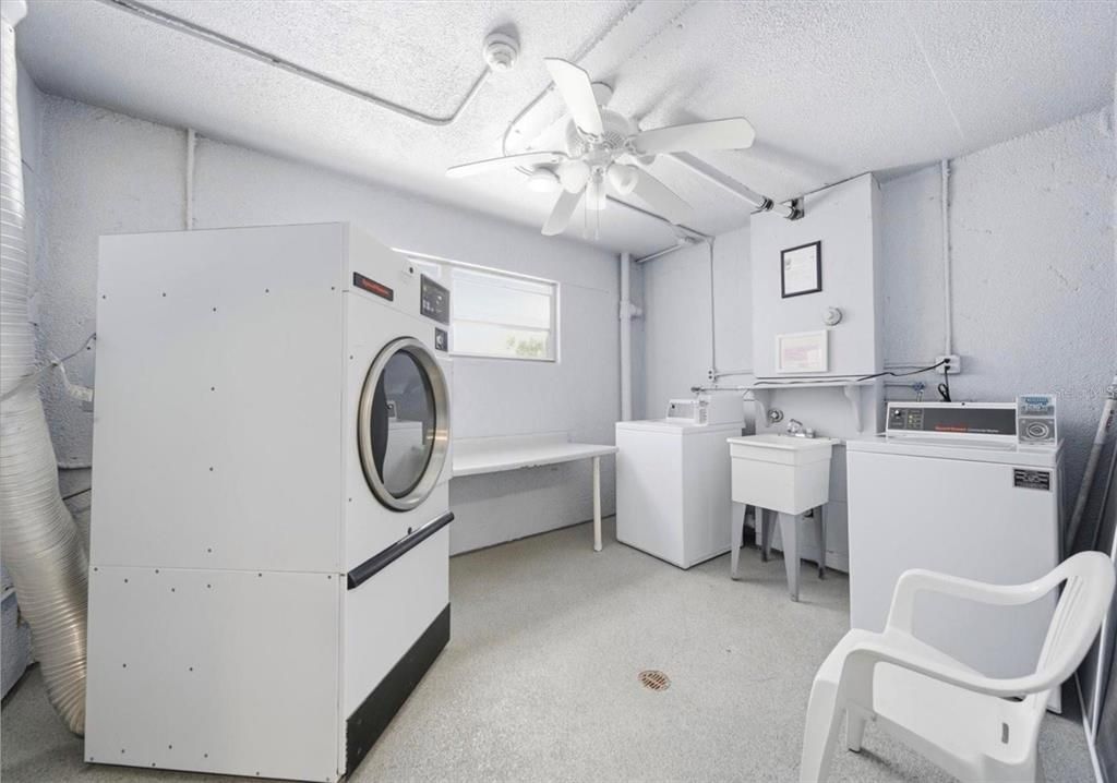 For Sale: $224,900 (2 beds, 2 baths, 1075 Square Feet)