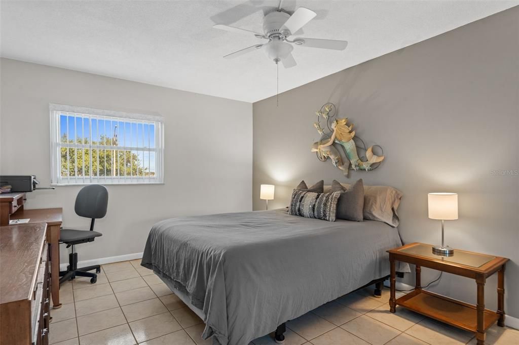 For Sale: $224,900 (2 beds, 2 baths, 1075 Square Feet)