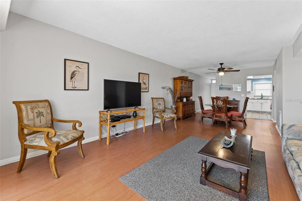 For Sale: $224,900 (2 beds, 2 baths, 1075 Square Feet)