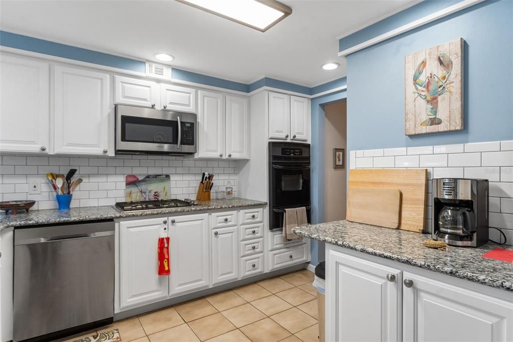 For Sale: $224,900 (2 beds, 2 baths, 1075 Square Feet)