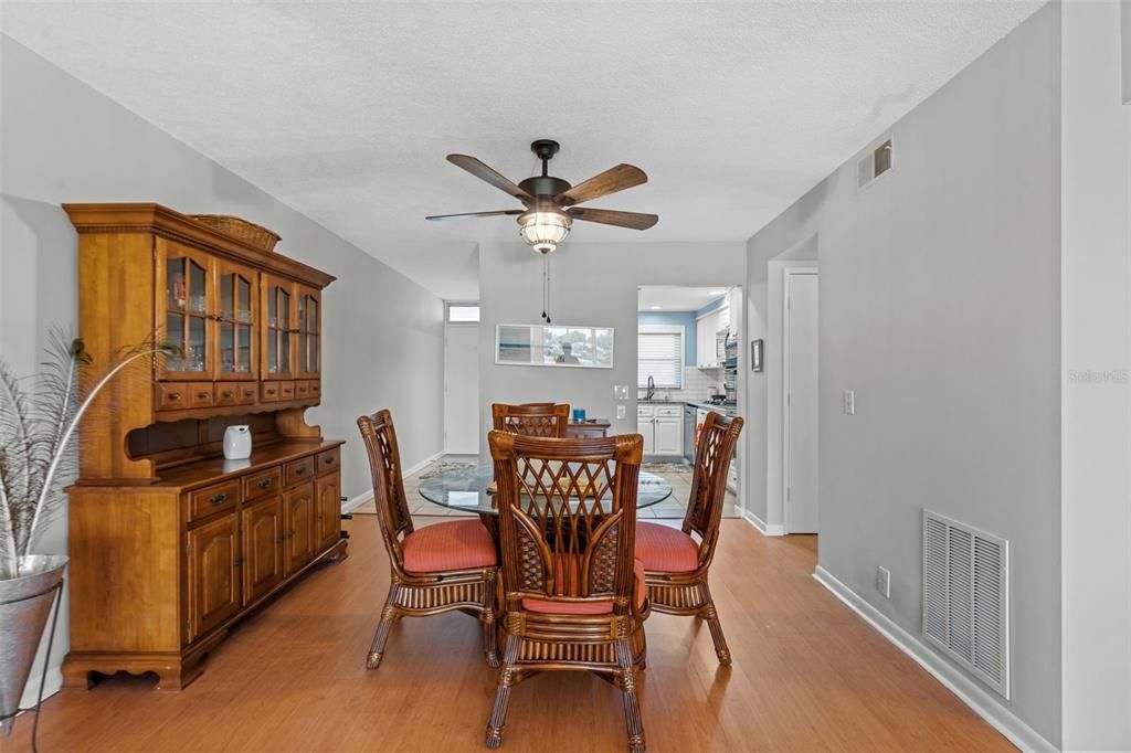 For Sale: $224,900 (2 beds, 2 baths, 1075 Square Feet)