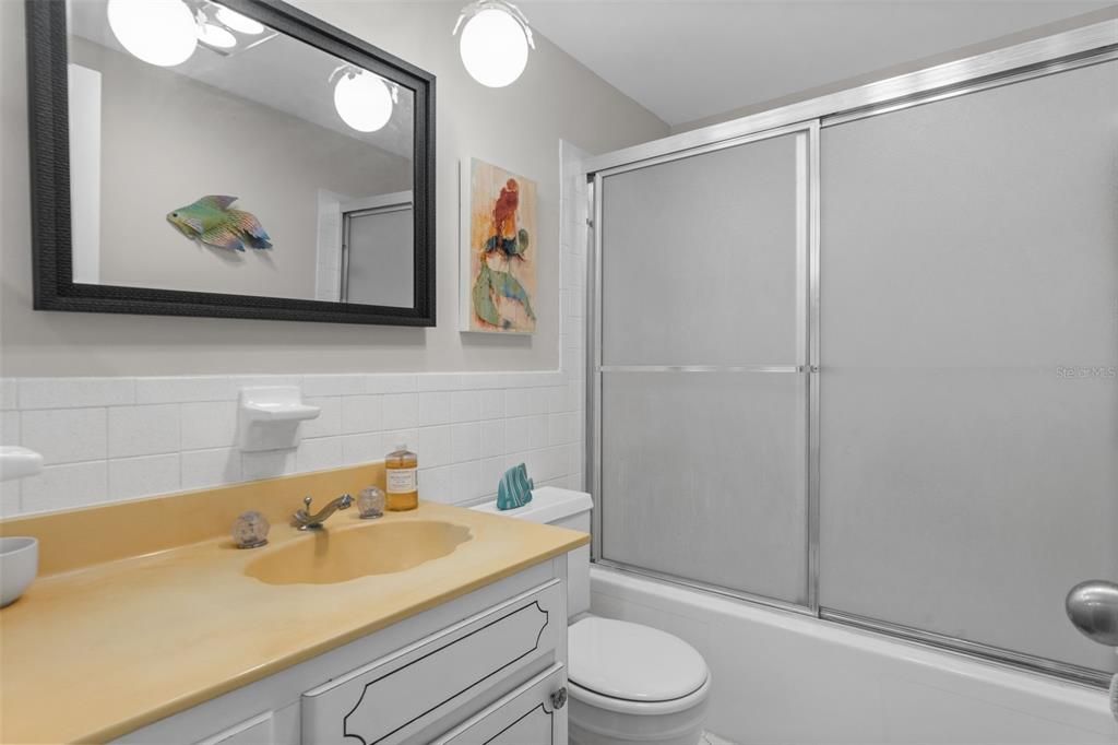 For Sale: $224,900 (2 beds, 2 baths, 1075 Square Feet)