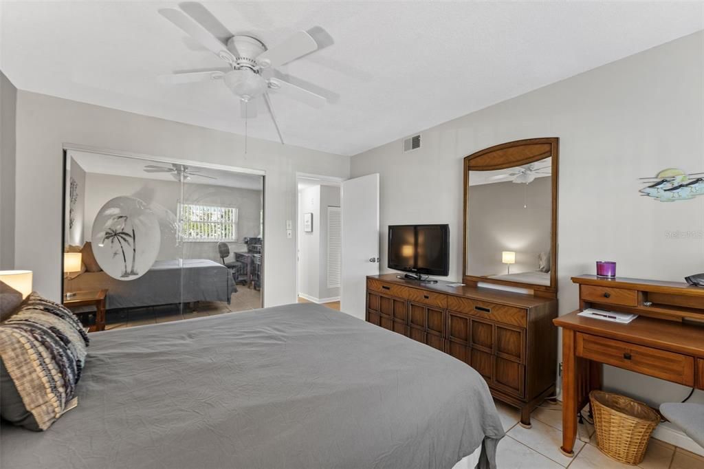 For Sale: $224,900 (2 beds, 2 baths, 1075 Square Feet)