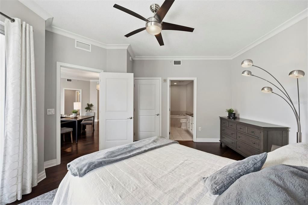 For Sale: $804,900 (2 beds, 2 baths, 1378 Square Feet)