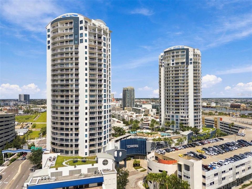 For Sale: $804,900 (2 beds, 2 baths, 1378 Square Feet)