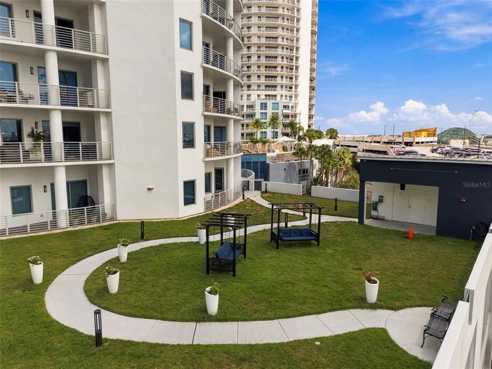 For Sale: $804,900 (2 beds, 2 baths, 1378 Square Feet)