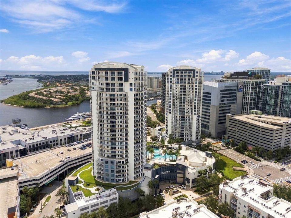 For Sale: $804,900 (2 beds, 2 baths, 1378 Square Feet)