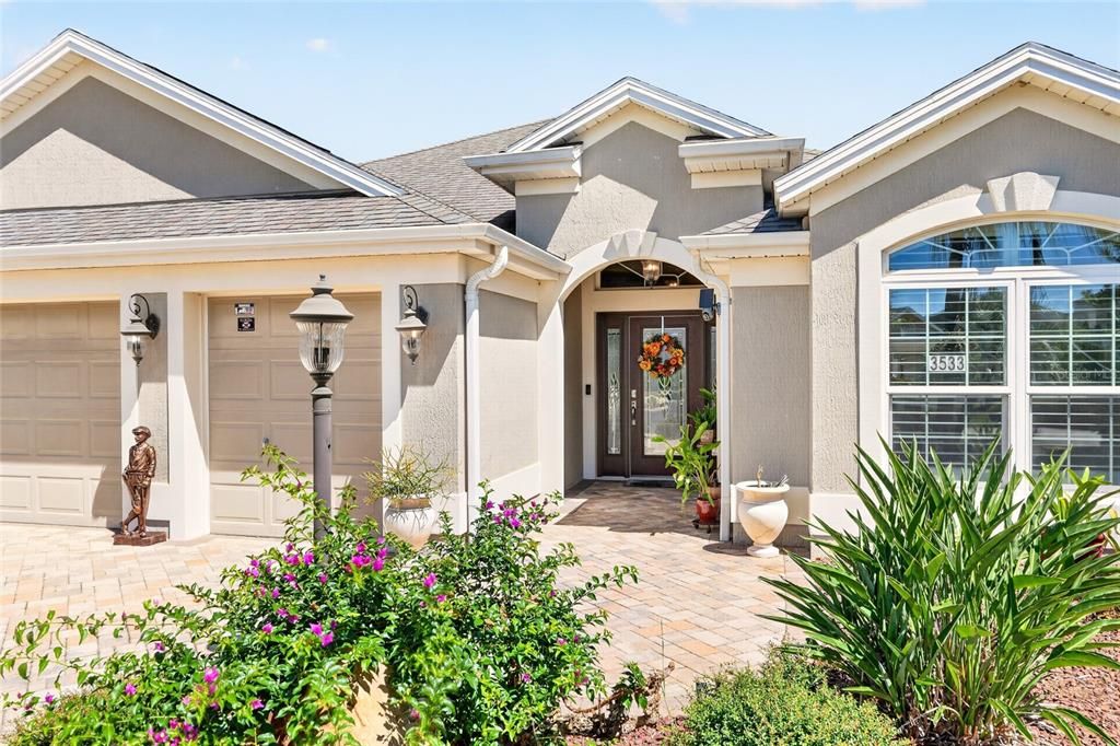 For Sale: $674,900 (3 beds, 2 baths, 1977 Square Feet)