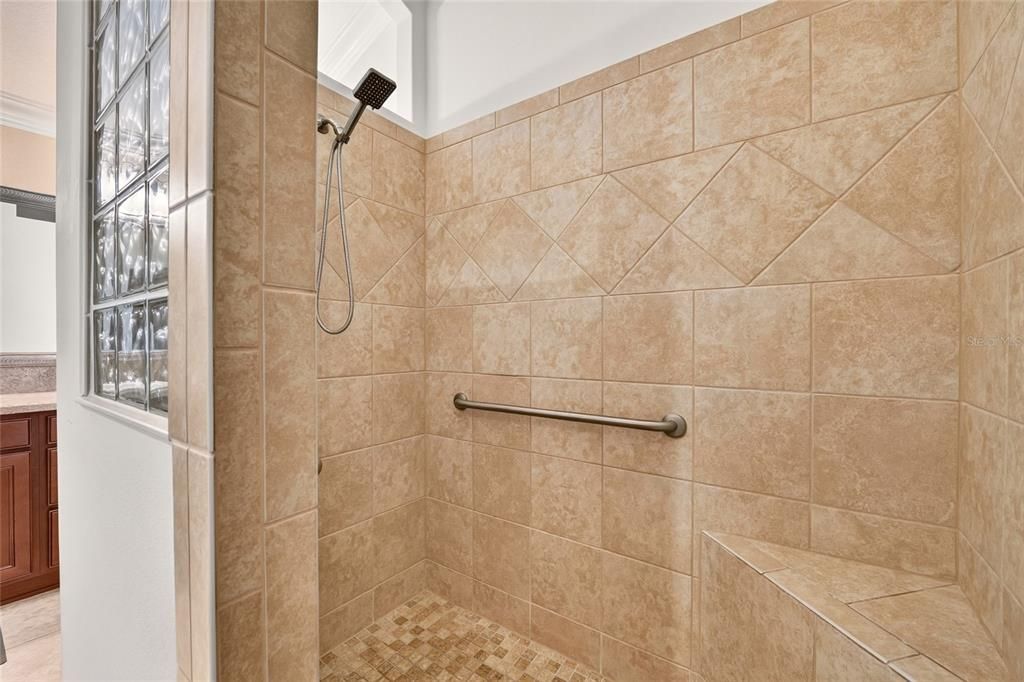 For Sale: $674,900 (3 beds, 2 baths, 1977 Square Feet)