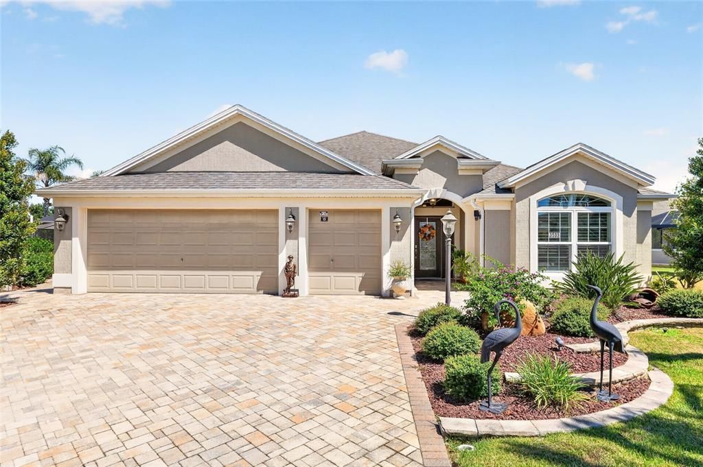 For Sale: $674,900 (3 beds, 2 baths, 1977 Square Feet)