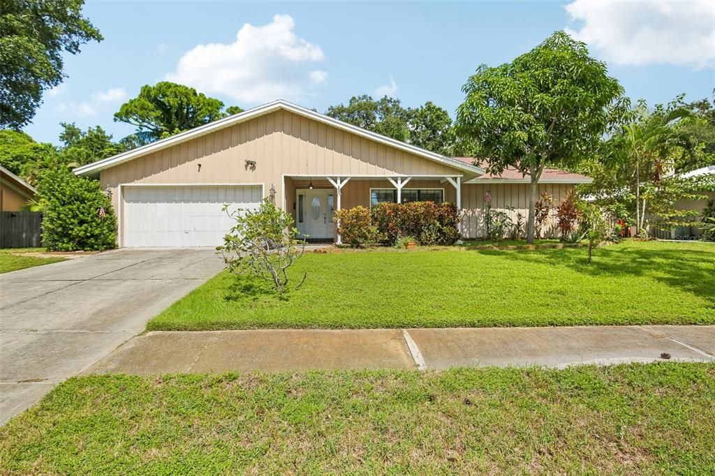 For Sale: $705,000 (3 beds, 2 baths, 1958 Square Feet)