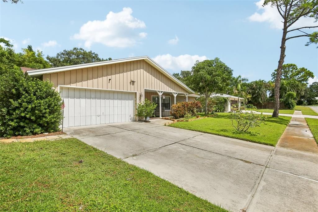 For Sale: $705,000 (3 beds, 2 baths, 1958 Square Feet)