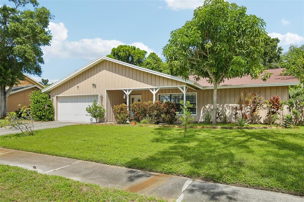 For Sale: $705,000 (3 beds, 2 baths, 1958 Square Feet)