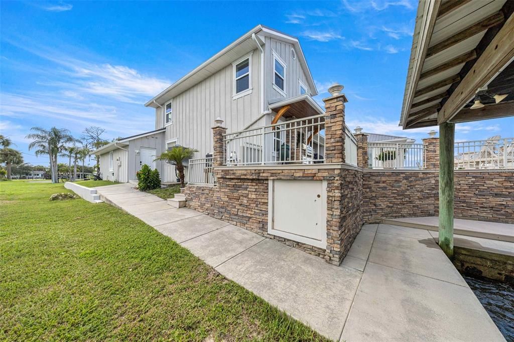 For Sale: $1,995,000 (3 beds, 2 baths, 2806 Square Feet)