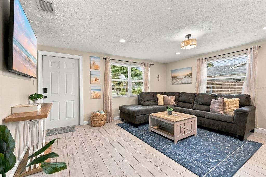 For Rent: $1,960 (4 beds, 2 baths, 1512 Square Feet)