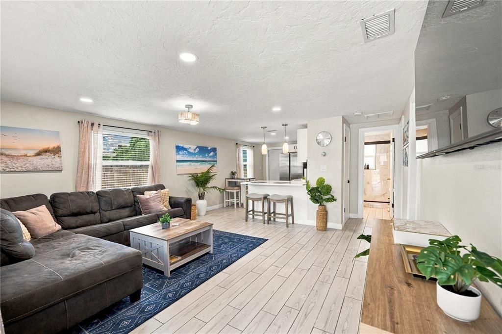 For Rent: $1,960 (4 beds, 2 baths, 1512 Square Feet)