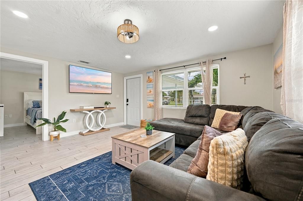 For Rent: $1,960 (4 beds, 2 baths, 1512 Square Feet)