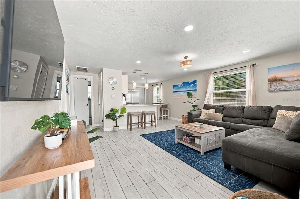 For Rent: $1,960 (4 beds, 2 baths, 1512 Square Feet)