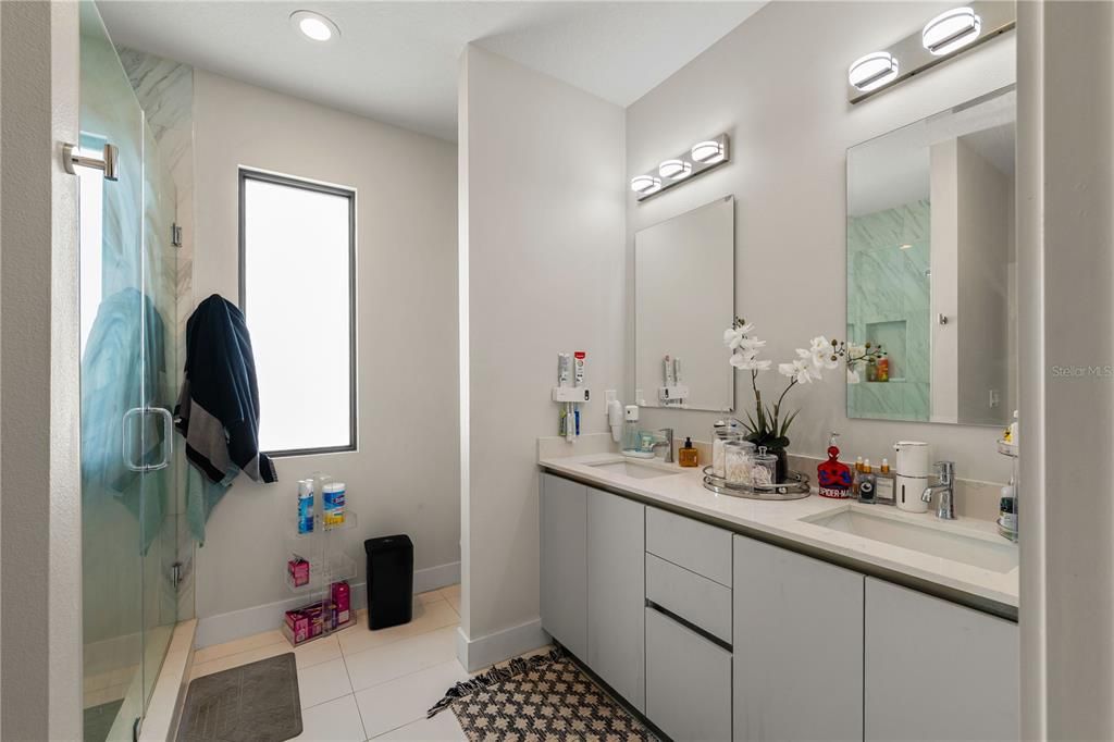 En Venta: $550,000 (4 camas, 3 baños, 2343 Pies cuadrados)