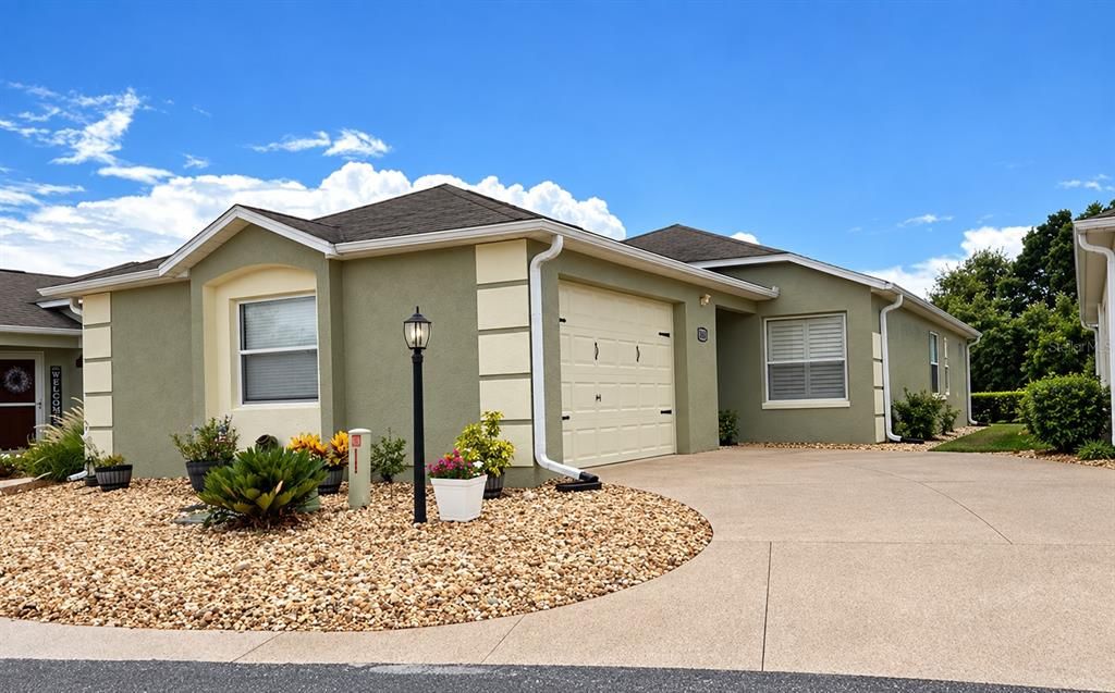 Active With Contract: $349,900 (2 beds, 2 baths, 1132 Square Feet)