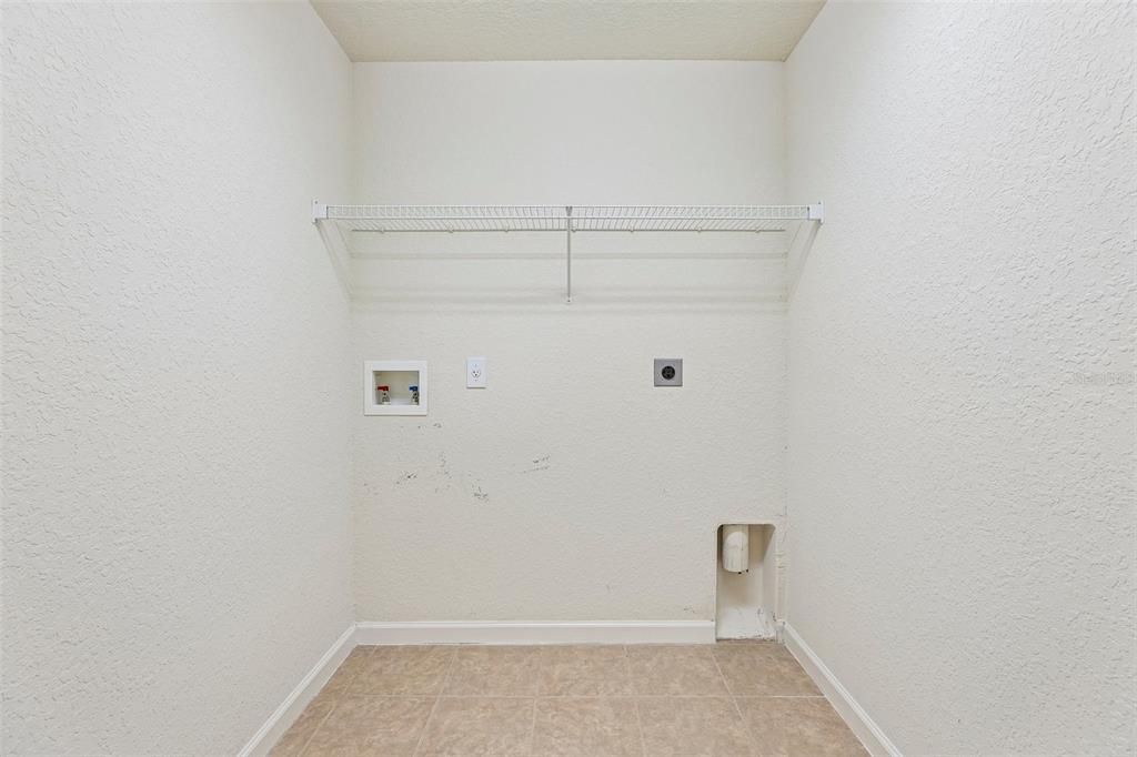 For Rent: $2,375 (3 beds, 2 baths, 1961 Square Feet)