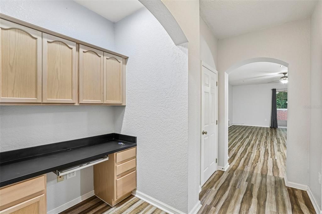 For Rent: $2,375 (3 beds, 2 baths, 1961 Square Feet)