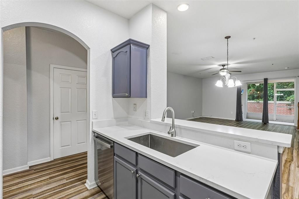 For Rent: $2,375 (3 beds, 2 baths, 1961 Square Feet)