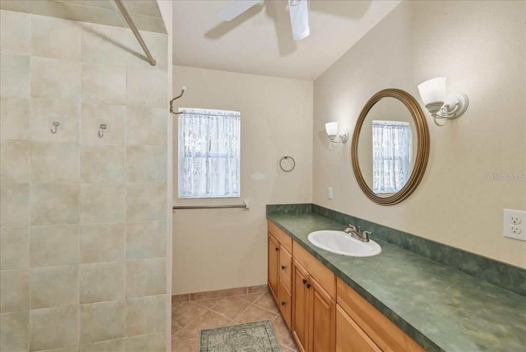 For Sale: $379,900 (2 beds, 2 baths, 1223 Square Feet)