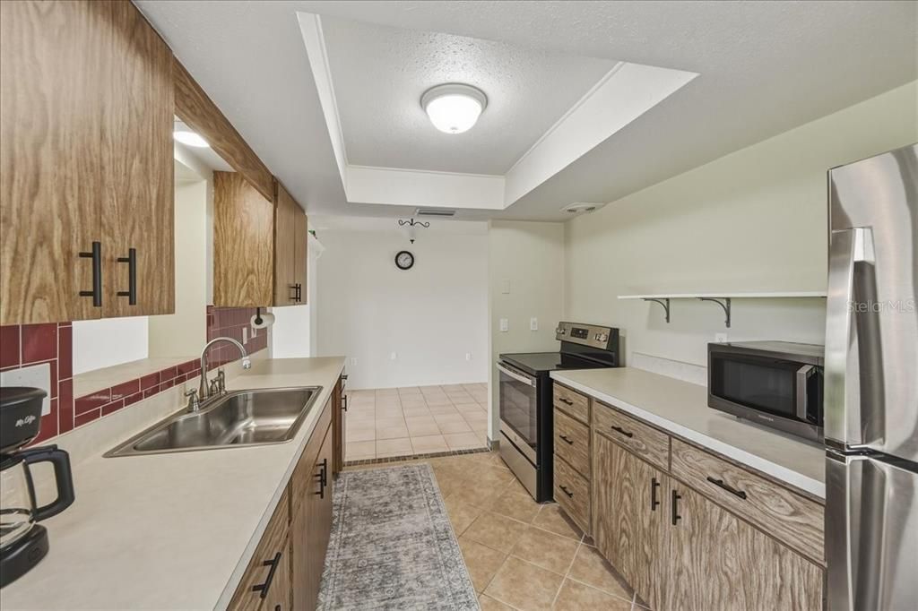 For Sale: $379,900 (2 beds, 2 baths, 1223 Square Feet)
