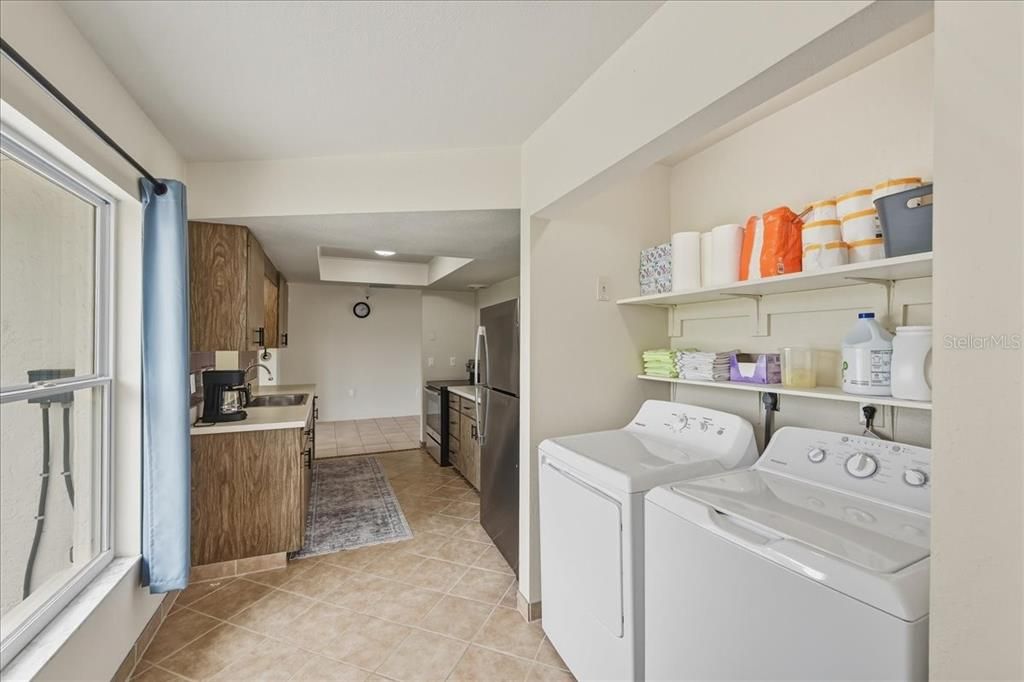 For Sale: $379,900 (2 beds, 2 baths, 1223 Square Feet)