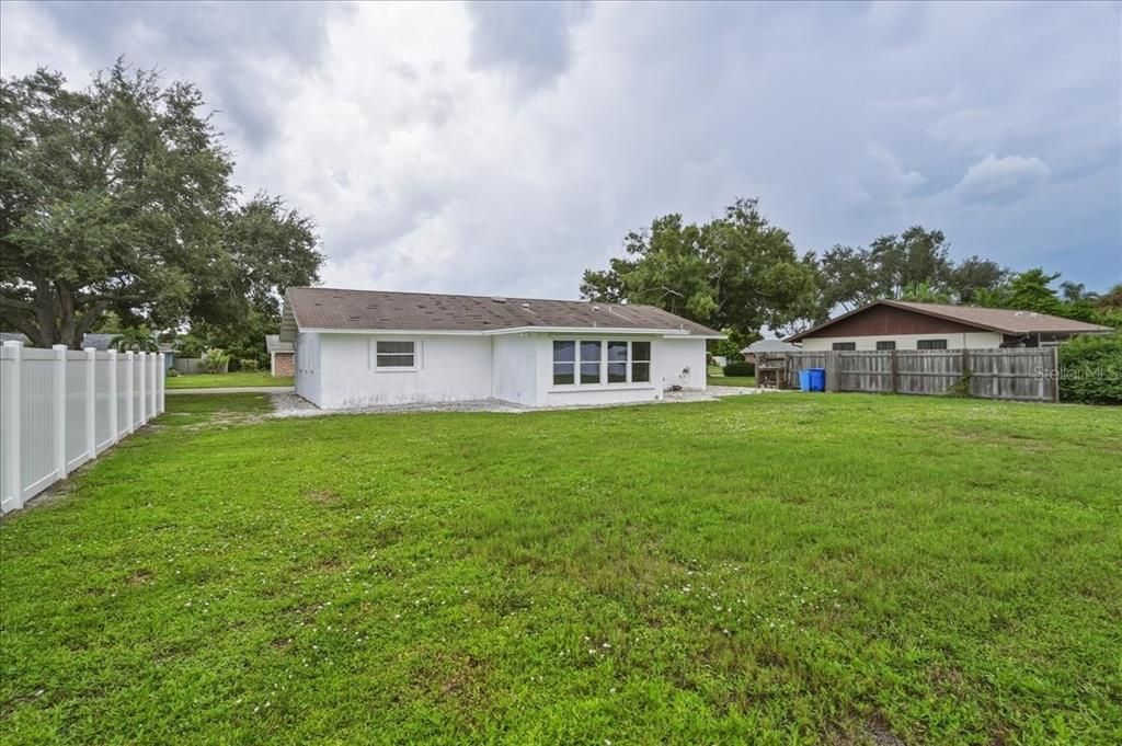 For Sale: $379,900 (2 beds, 2 baths, 1223 Square Feet)