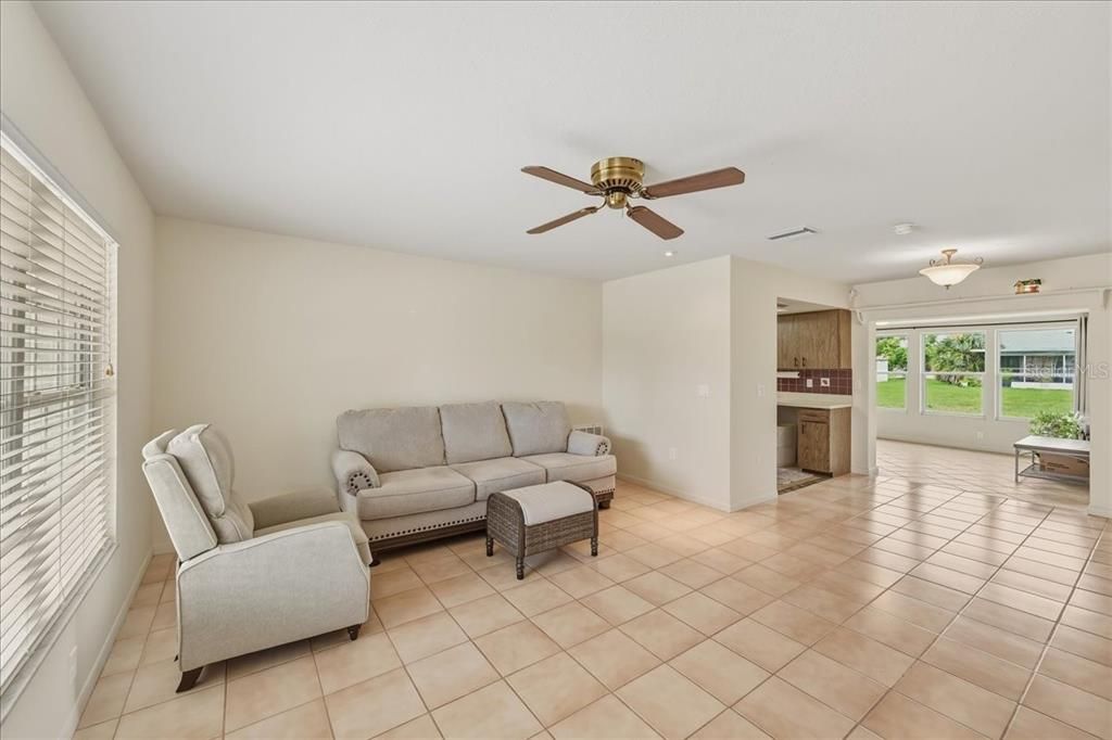 For Sale: $379,900 (2 beds, 2 baths, 1223 Square Feet)