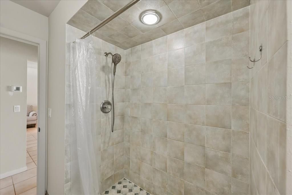 For Sale: $379,900 (2 beds, 2 baths, 1223 Square Feet)