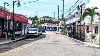 合同活跃: $112,000 (2 贝兹, 2 浴室, 1116 平方英尺)