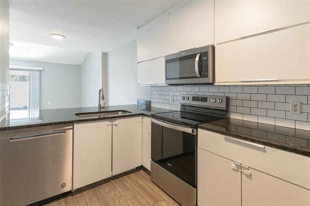 На продажу: $169,000 (2 спален, 2 ванн, 1230 Квадратных фут)