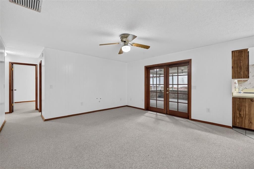 For Sale: $699,000 (4 beds, 2 baths, 1879 Square Feet)