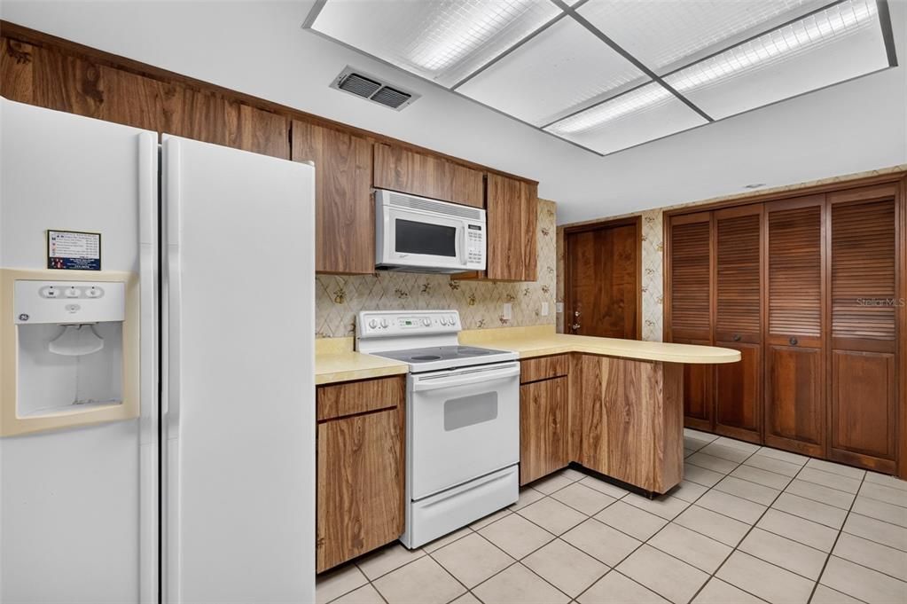 For Sale: $699,000 (4 beds, 2 baths, 1879 Square Feet)