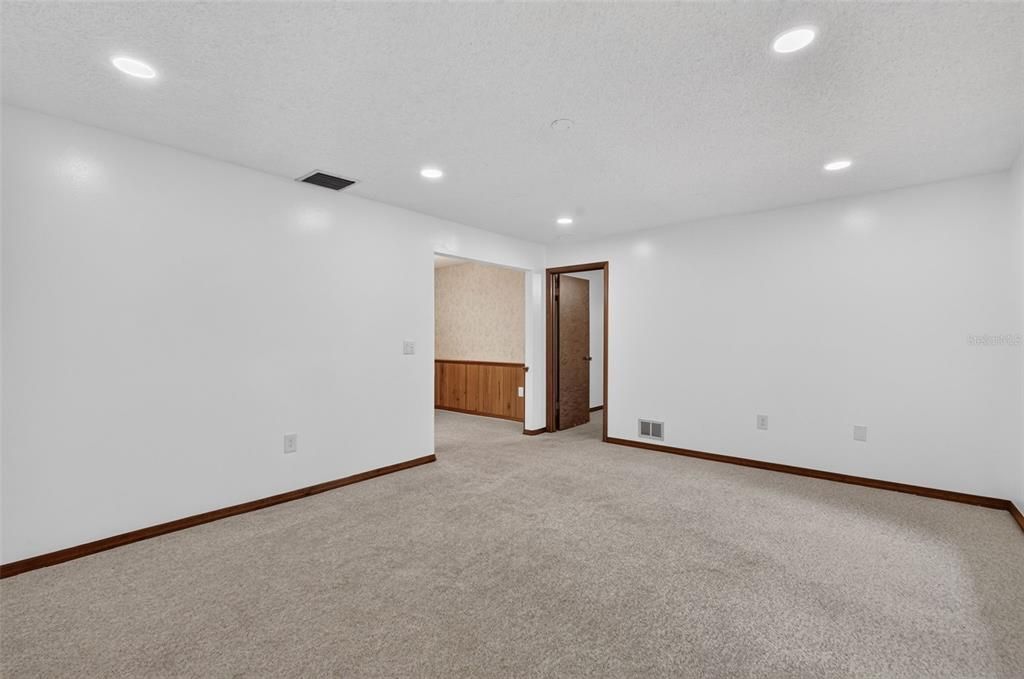 For Sale: $699,000 (4 beds, 2 baths, 1879 Square Feet)