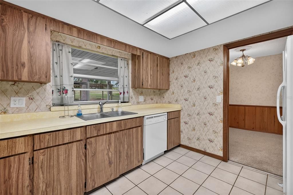 For Sale: $699,000 (4 beds, 2 baths, 1879 Square Feet)