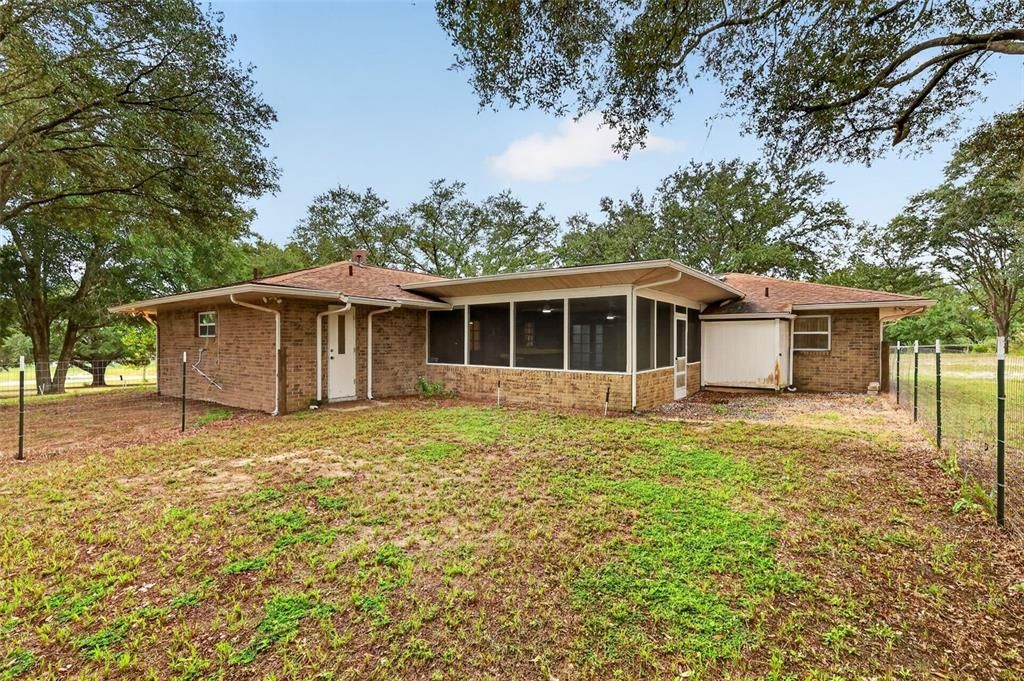 For Sale: $699,000 (4 beds, 2 baths, 1879 Square Feet)