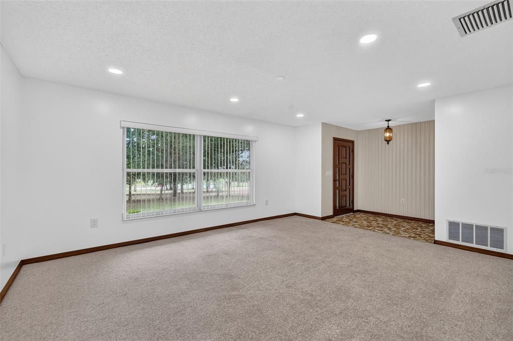 For Sale: $699,000 (4 beds, 2 baths, 1879 Square Feet)